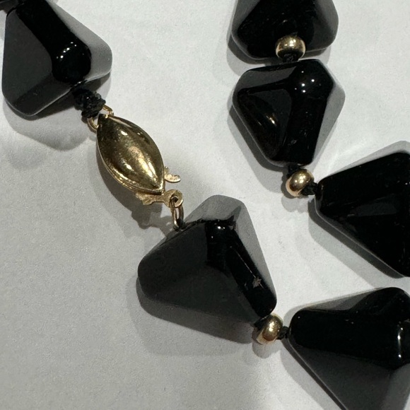 Black onyx pyramid beads- 12mm - with 14k accents & fishhook clasp - Picture 2 of 4